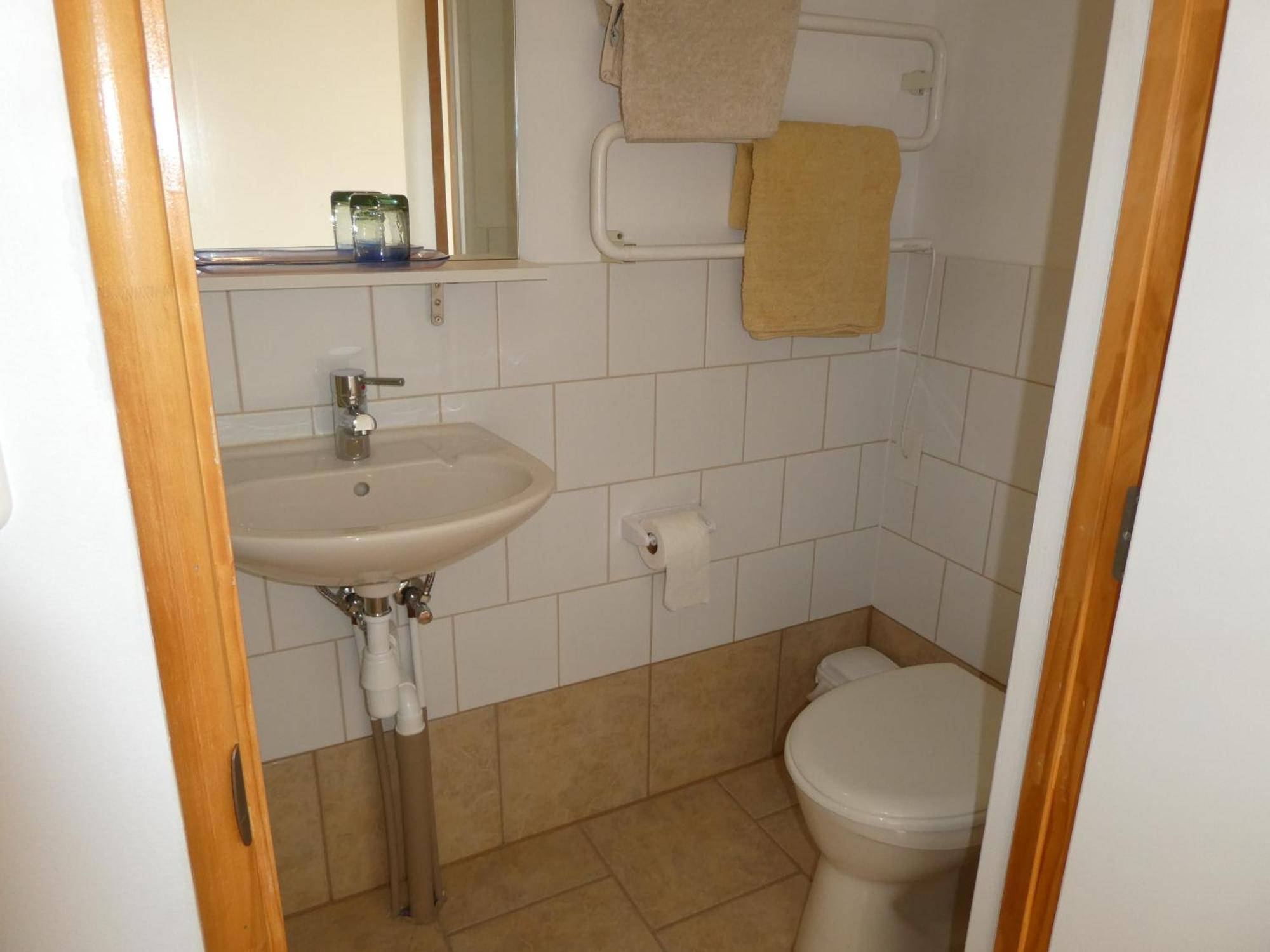 The Healthy Guesthouse Omapere Bagian luar foto